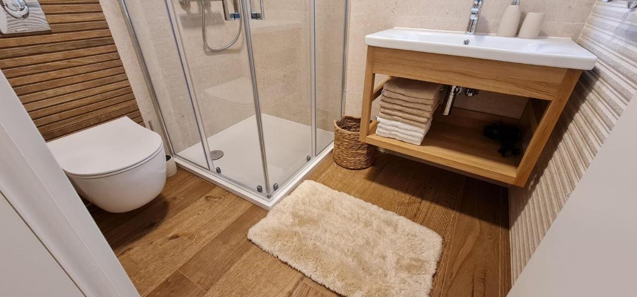 Apartments Lolita Бол Екстериор снимка