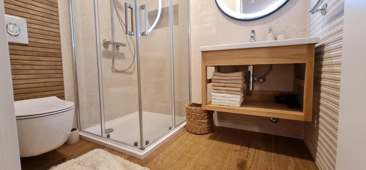 Apartments Lolita Бол Екстериор снимка