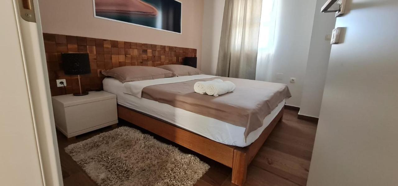 Apartments Lolita Бол Екстериор снимка