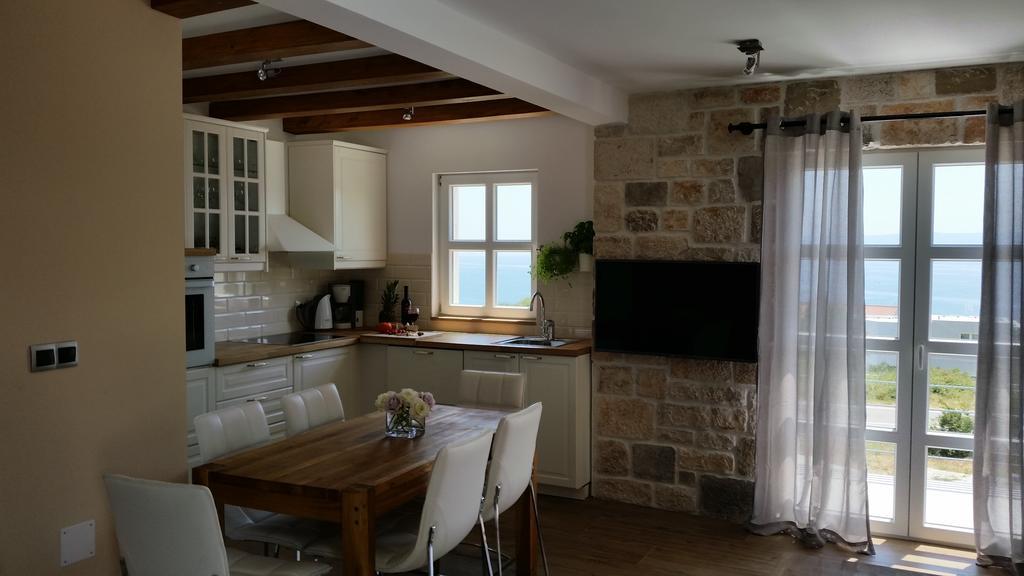 Apartments Lolita Бол Екстериор снимка