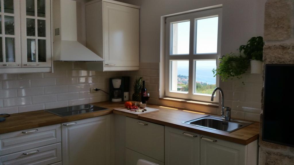 Apartments Lolita Бол Екстериор снимка