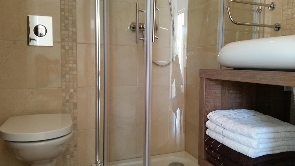 Apartments Lolita Бол Екстериор снимка