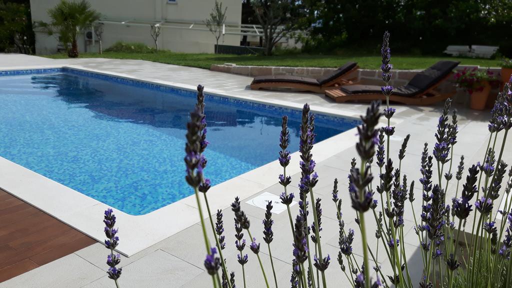 Apartments Lolita Бол Екстериор снимка
