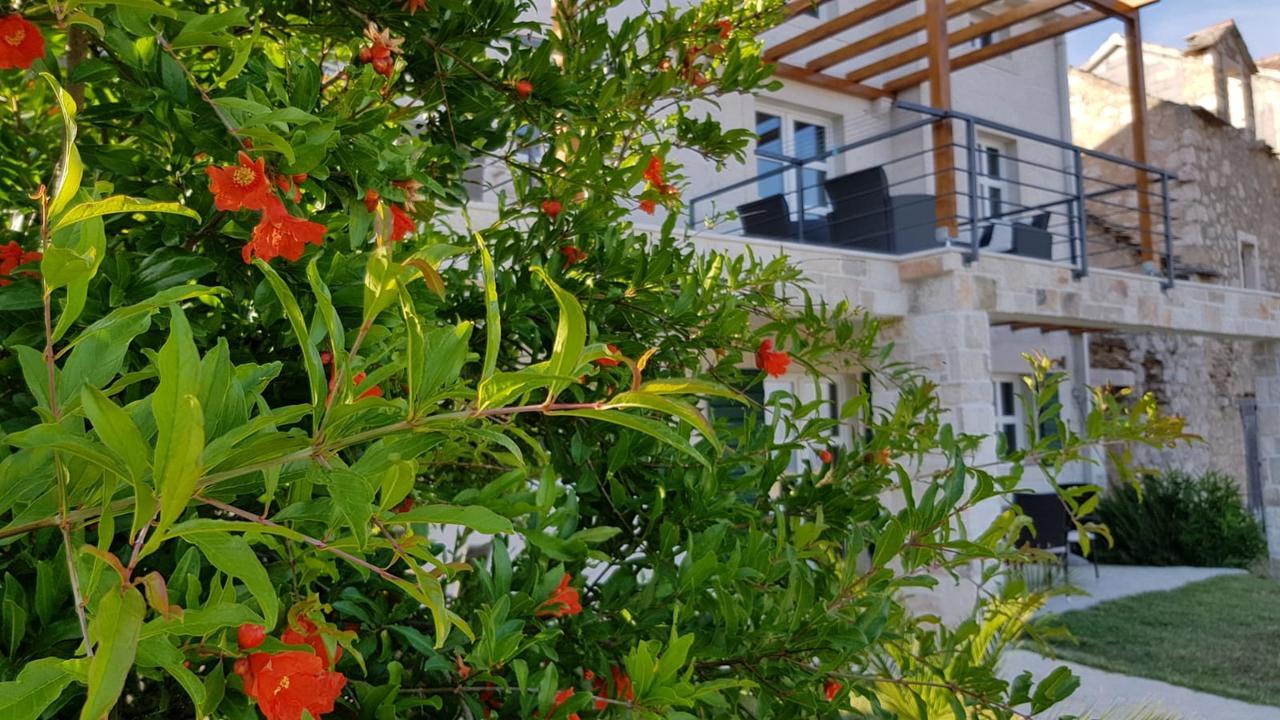 Apartments Lolita Бол Екстериор снимка