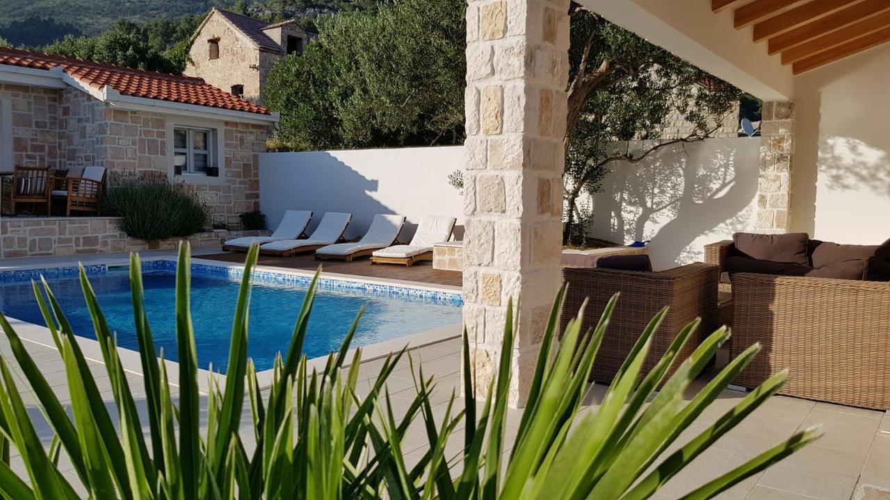 Apartments Lolita Бол Екстериор снимка