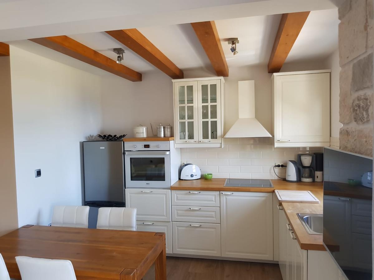 Apartments Lolita Бол Екстериор снимка
